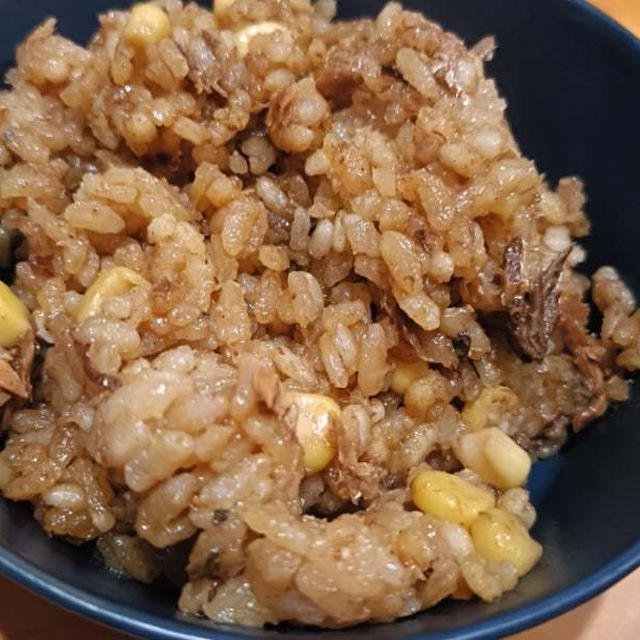 サバカレー炊き込みご飯と冷凍餃子の晩ごはん