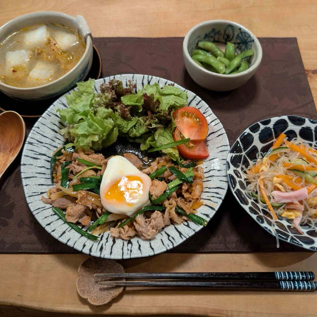 豚肉のスタミナ炒めの晩ご飯と　直立不動のコーちゃんとアライグマ捕獲♪