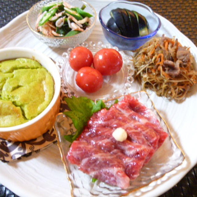 クジラのお刺身と牛こまきんぴらとリメイクスフレの献立　夕ご飯