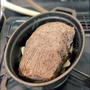 ストウブで簡単、焼いたらストウブごとタオルで包んで放置ローストビーフ（フライパン調理も可能だよ！）