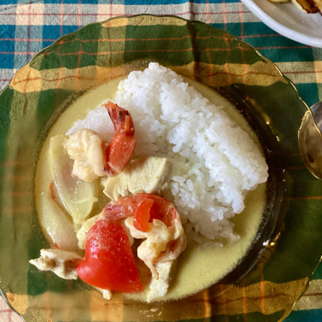 アジアングリーンカレーなのよ、写真は怪しいけれどね