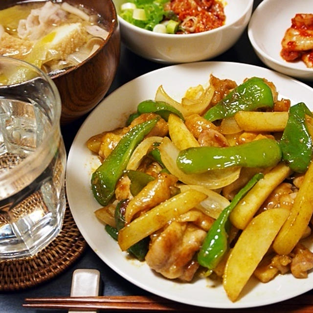 鶏肉といえばカレー！鶏肉とじゃがいものカレー炒め