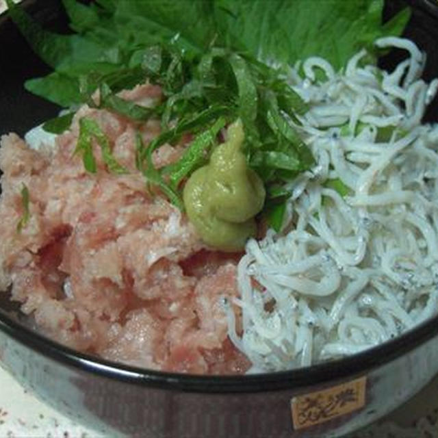マグロしらす丼
