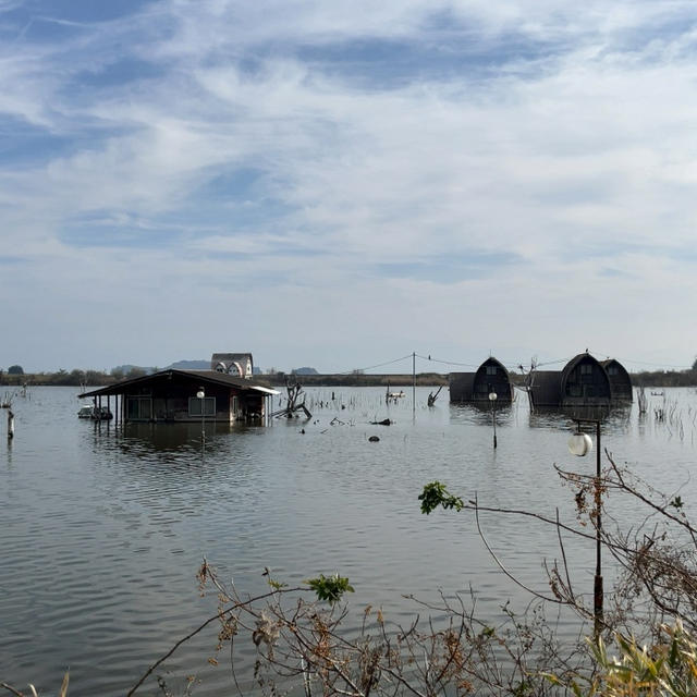 岡山県瀬戸内市牛窓の「鹿忍グリーンファーム跡(水没ペンション村)」