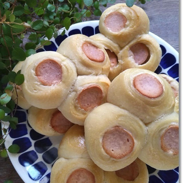 【ソーセージ三つ子パン】ミッキーマウスだとか…鼻だとか(笑)食べ物で遊ぶな～☆重いハズだよ…