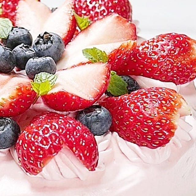 ピンクのクリームがインスタ映える ハートのいちごのショートケーキ By Hiromaruさん レシピブログ 料理ブログのレシピ満載