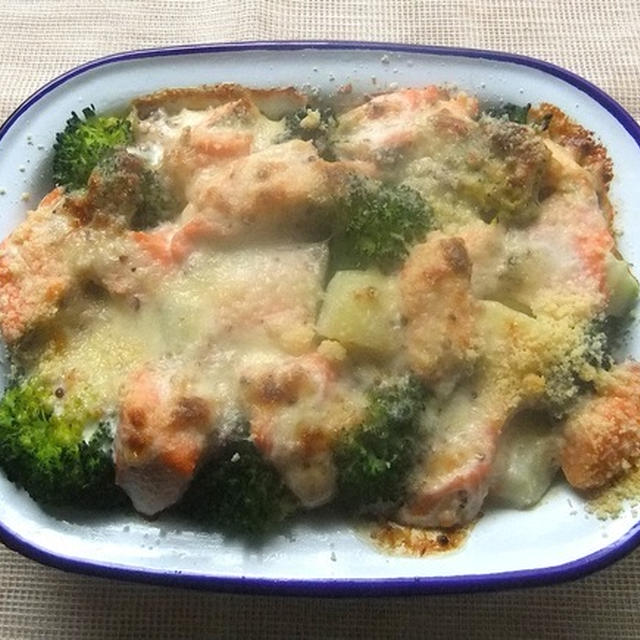 ブロッコリー、ジャガイモと鮭のグラタン【Broccoli, Potato and Salmon Bake】