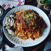 最近はまっています❤️と、どっさりきのこのミートソースパスタ♪焼きしめじ添え❤️