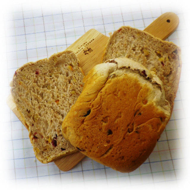 * クルミとドライフルーツの食パン♪