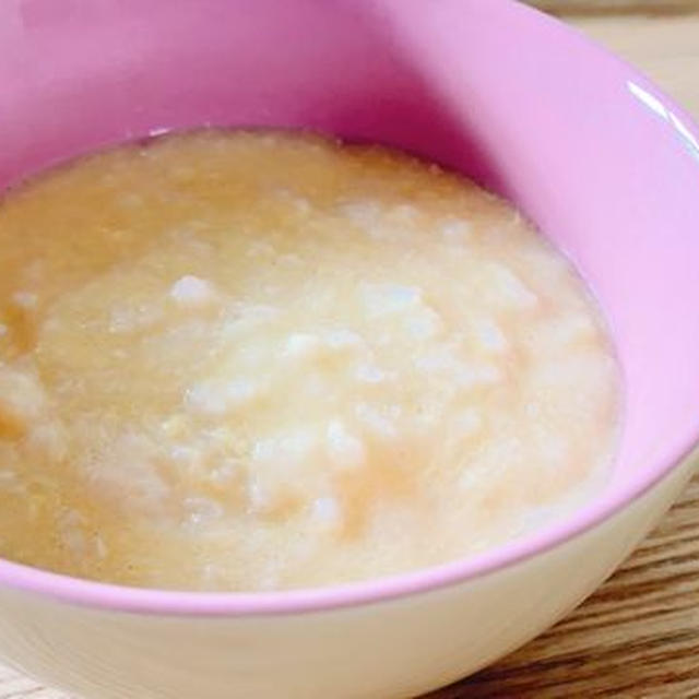 かまどさん電気でお粥/卵粥/Rice porridge with eggs.