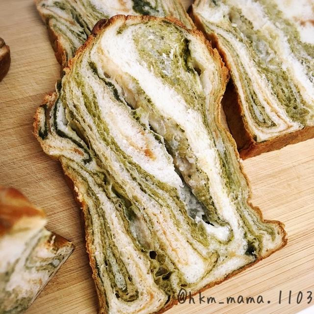 昨日の折り込み食パンの断面