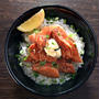 メシ通『魚介を使った簡単レシピ 』☆ フライパンで作る炙りサーモンを丼にしたらヤバかった！