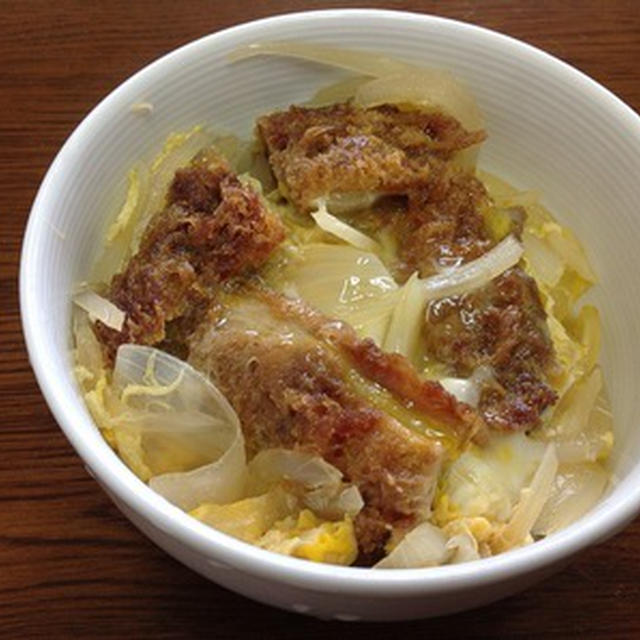 昼ご飯は珍しく「カツ丼」