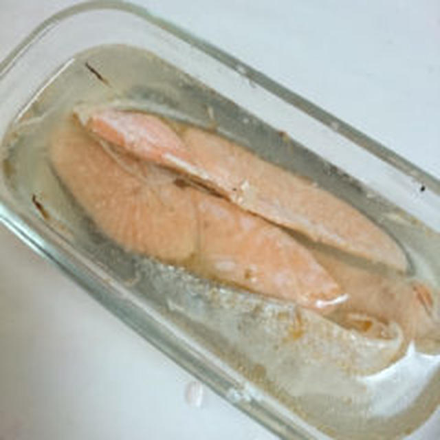焼いた塩鮭がしょっぱいときの塩抜き方法