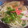 豚肉とかつおだしのスープが優しい 細麺うどんで作る「沖縄そば」 レシピ71