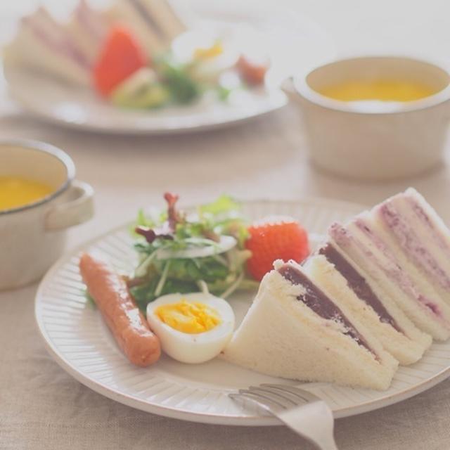 甘いサンドイッチの朝ごぱん。