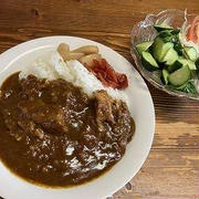 スパイス香る牛すじカレー。家庭菜園野菜