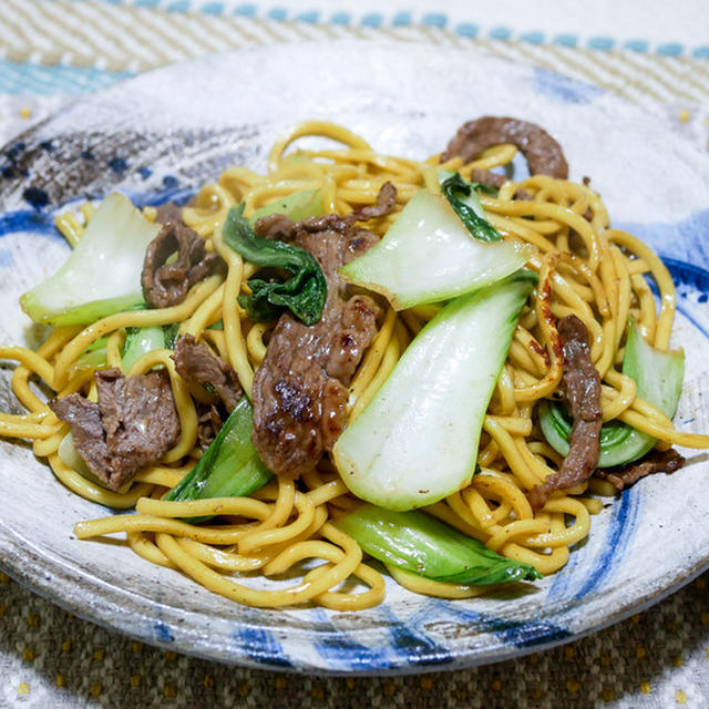 残ってたチンゲン菜で「チンゲン菜と牛肉のオイスター焼きそば」&「ウオシュレット、また壊れる」が・・・