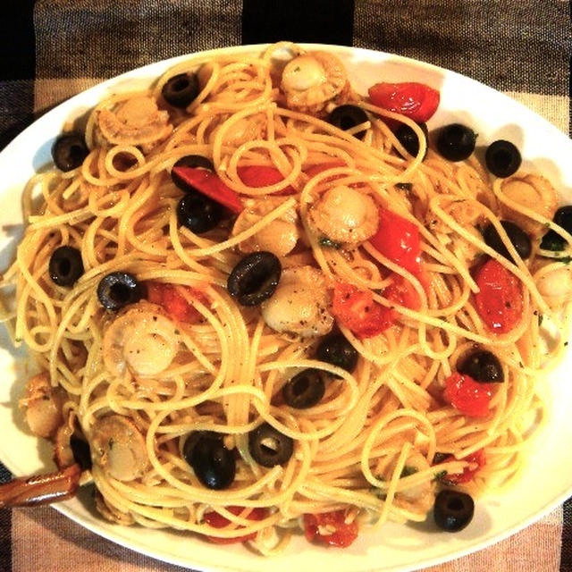 ホタテとミニトマトとオリーブのスパゲティ