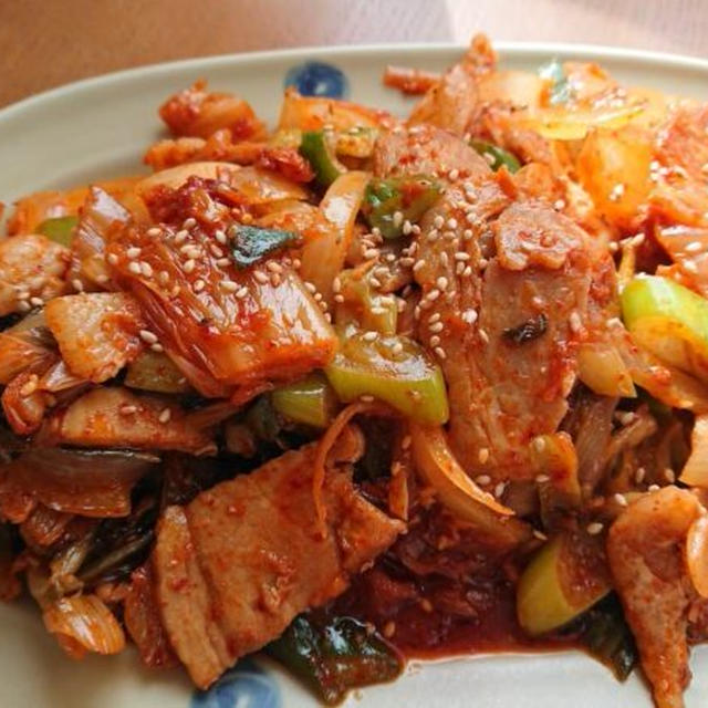 ご飯がススム！豚キムチの作り方。韓国の人気レシピからアレンジ＋献立も