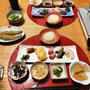 キャリーオーバー肉鍋と小鉢11品で晩酌。うどんでシメました