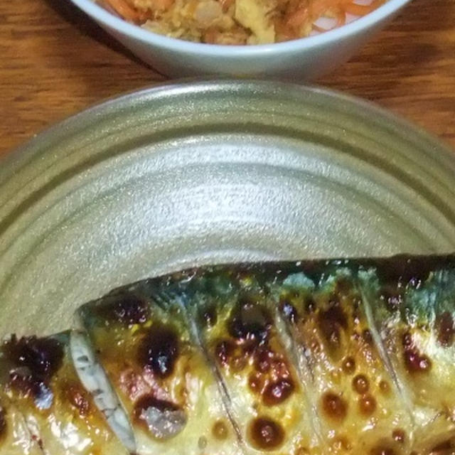 焼きサバとにんじんしりしり