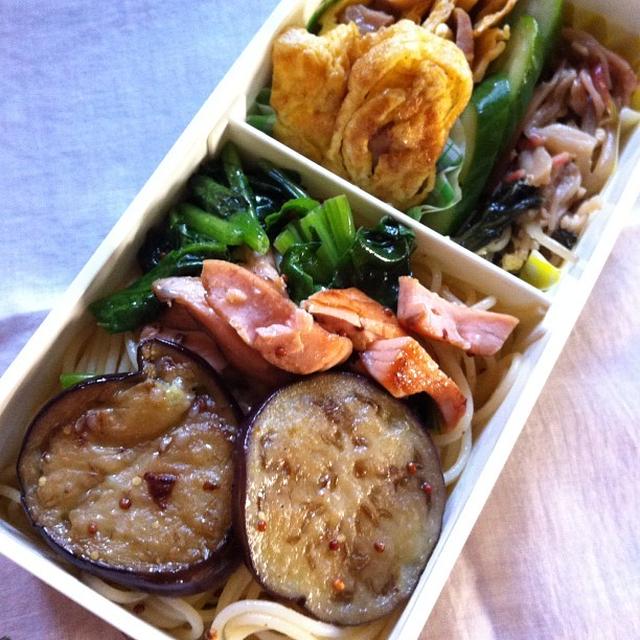 秋鮭と秋茄子の和風パスタ弁当（アメリカ大統領戦期日前投票）