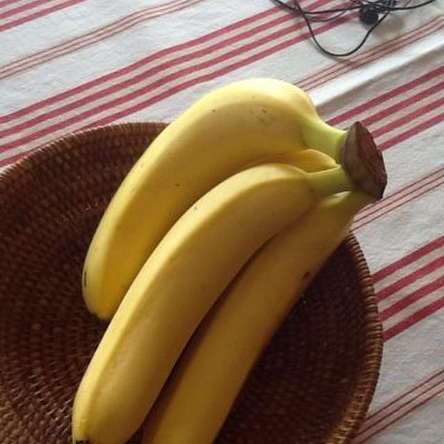 ゆっくり、ひとりの朝ごはん、バナナとメープルシロップ
