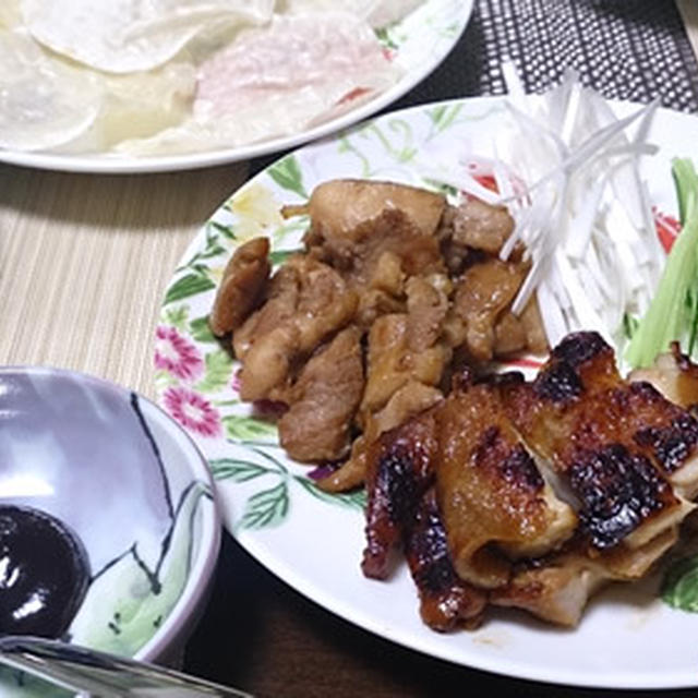 鶏むね肉と餃子の皮で北京ダック風。ちょっと違うけど、でも美味しい。