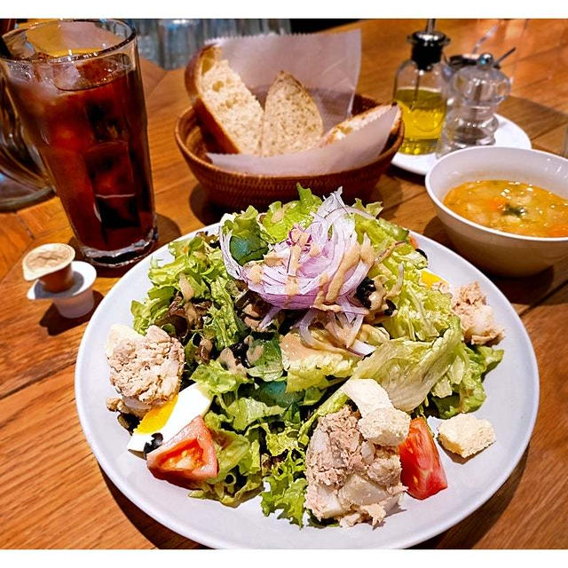 ベーカリー＆レストラン沢村「ニース風サラダランチ」JR新宿駅直結・NEWoMan新宿