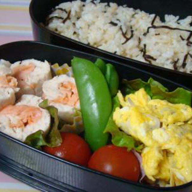 「胎内の記憶」その２！と、１５分で中学生のお弁当！と、ひな菓子たちと。