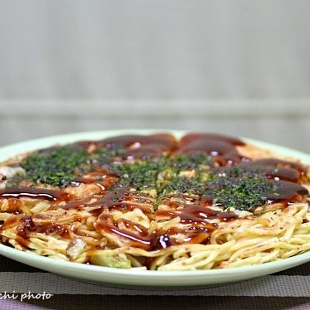 今年もよく作りました「卵モダン焼き」＆「そして年末も麺食べてます」