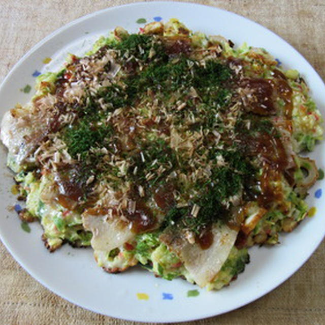 豚玉お好み焼きで昼ごはん