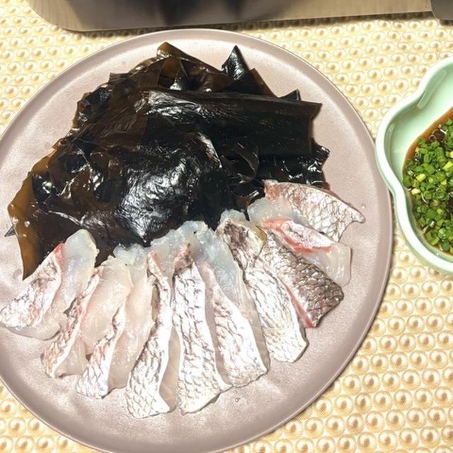 生わかめと皮付き真鯛のしゃぶしゃぶ。超ヘルシー、たんぱく質と食物繊維が摂れる旬のおつまみ。