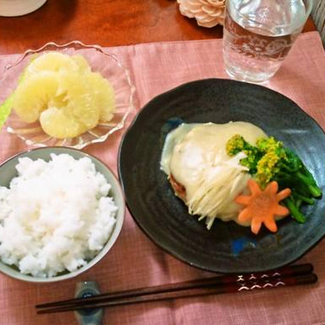 まろやか白味噌ソースの和風チキンハンバーグ ～ 醤油風味のタネが美味しい♪ 