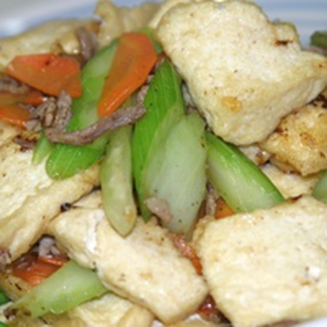 揚げ豆腐とセロリの炒め物
