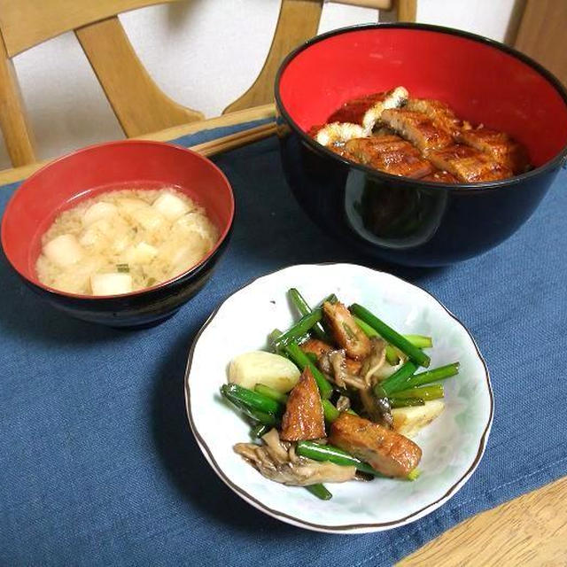 うな丼と舞茸とさつま揚げとにんにくの芽のガーリックオイスター炒めでうちごはん（レシピ付）