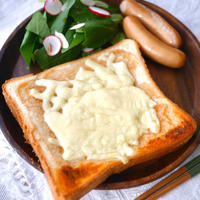 洋風にも合う♡梅風味のチーズトースト