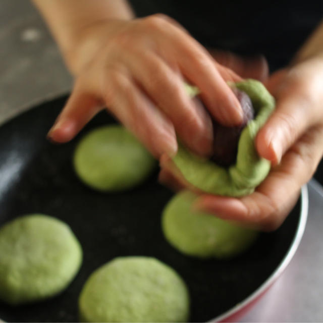 自家製ホップ酵母を使ってフライパンで気軽に「抹茶あんぱん」