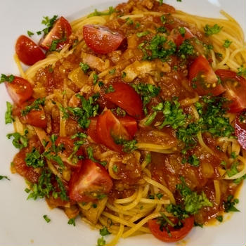 シャブリどばどばトマトソースパスタ