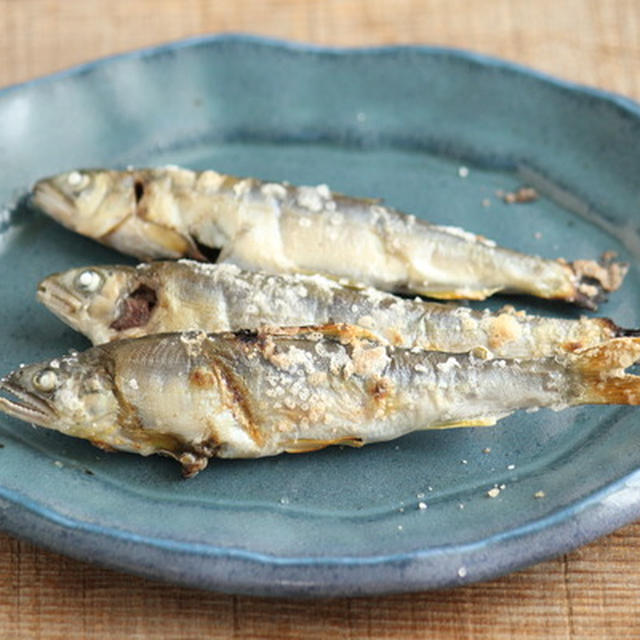 おつまみに稚鮎の塩焼き