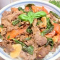 バジルトマト炒め牛丼