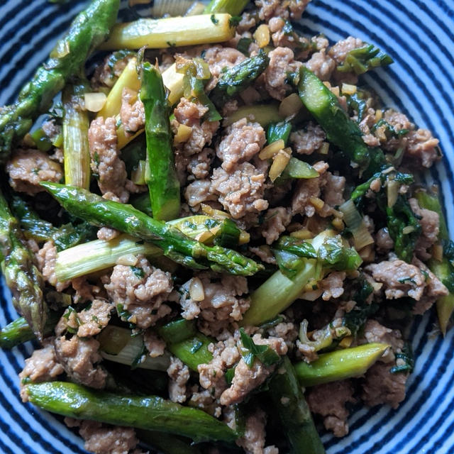 アスパラと豚ひき肉の炒め物