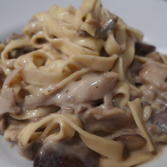 きのこのクリームパスタ