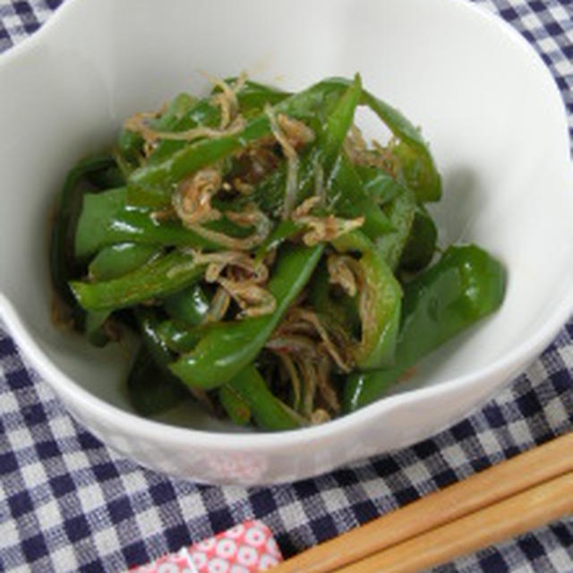ご飯をモリモリ食べたくなる!!ピーマンとちりめんじゃこのオイスターソースきんぴら