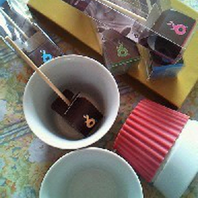 バレンタインデイのホットチョコレートを楽しむ