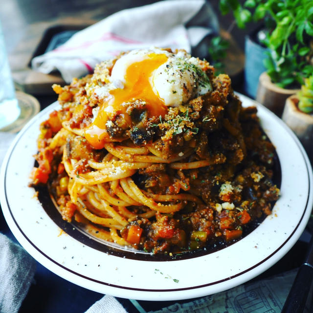 ご質問にお答え♪と、野菜がもりもり食べられる❤️ピリ辛スパイシーなカレーミートパスタ❤️