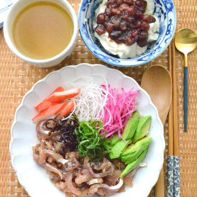 休日の一人家ランチは海鮮丼