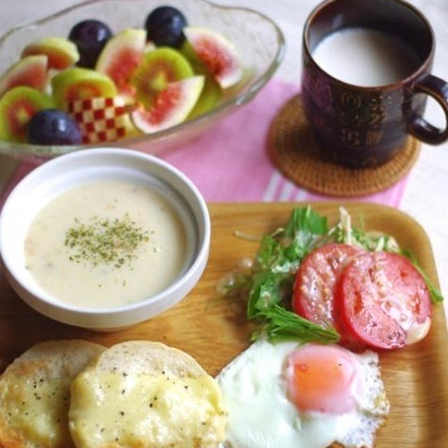 イングリッシュマフィンの朝ごはん♪カラフル♡秋フルーツ