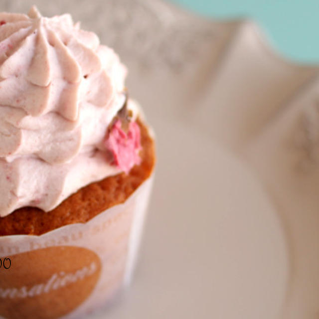 自家製酵母の使い道をひろげて、桜のフェアリーケーキ🌸